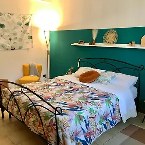 https://iuli-lake-home.it-lombardy.com